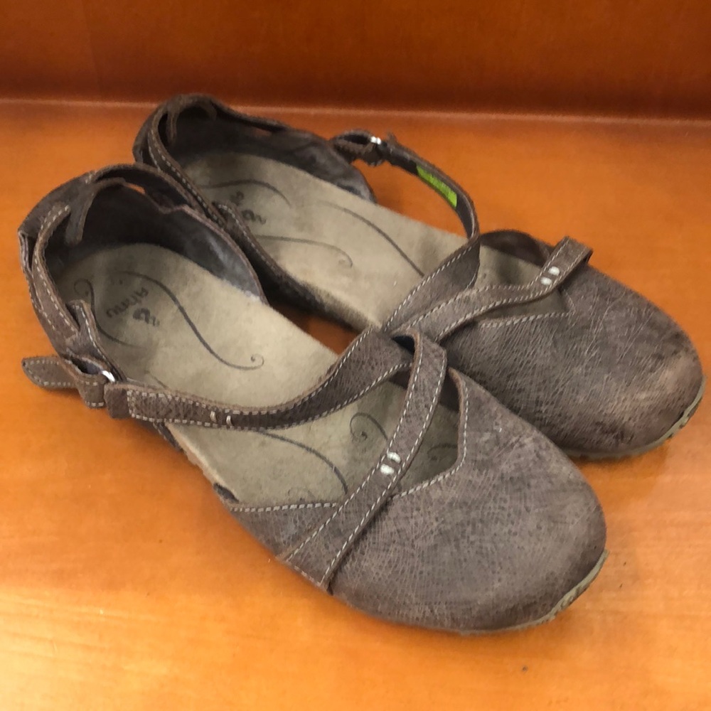 Ahnu Tullia Brown Leather Yoga Ballet Mary Jane Flats, Size 7
